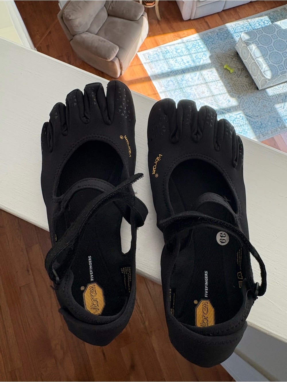 Vibram women’s Black FiveFingers Water Shoes - Picture 2 of 5